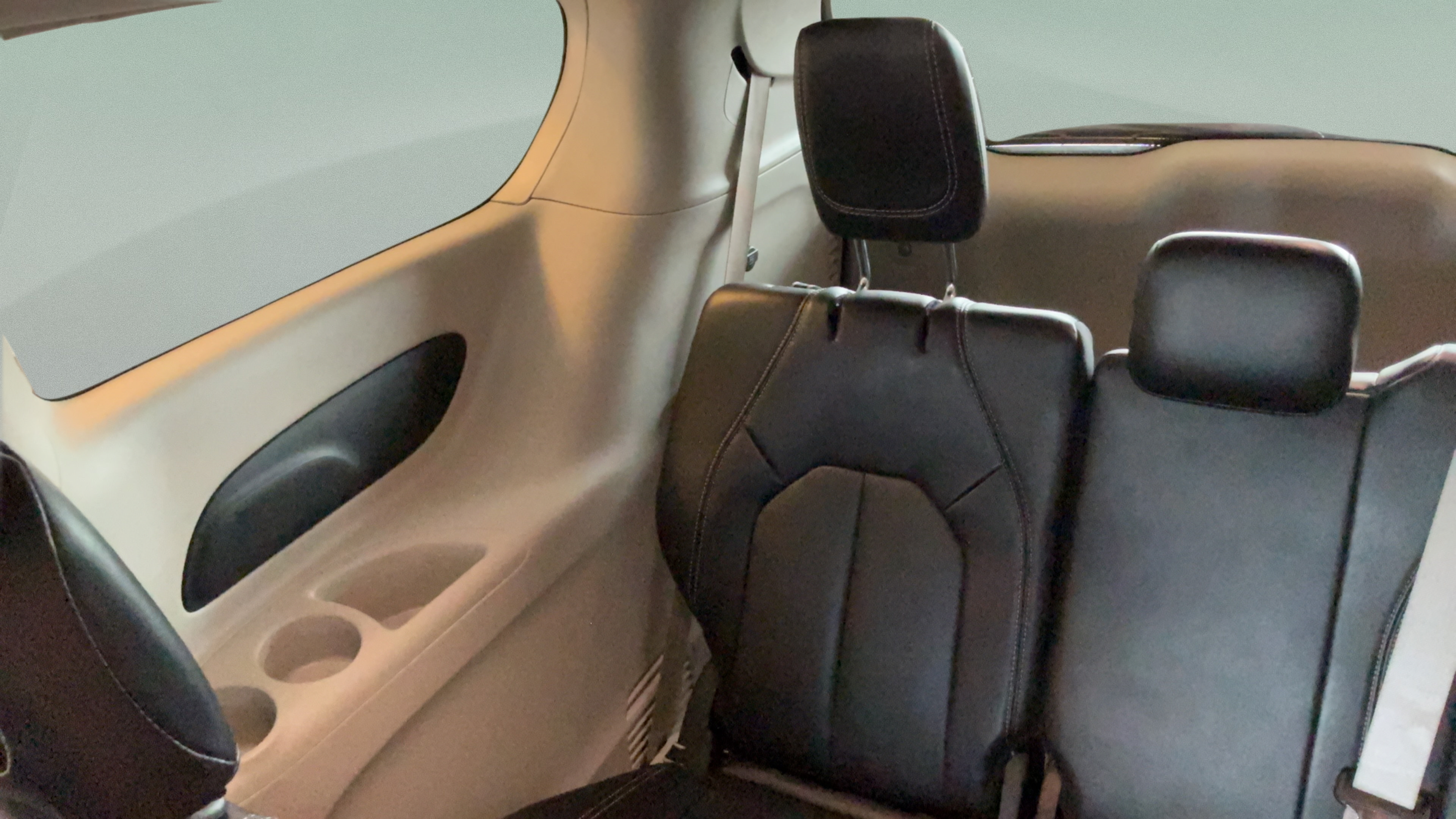 Used 2024 Chrysler Pacifica Touring-L FWD image 32