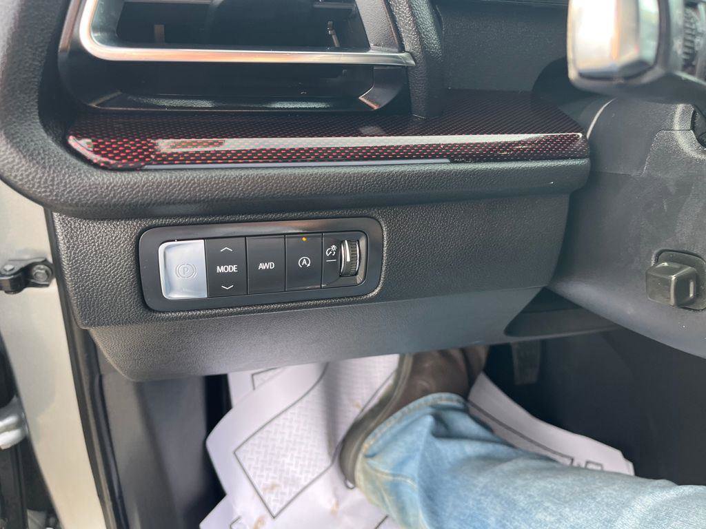 Used 2025 Chevrolet Traverse RS AWD/4WD image 13