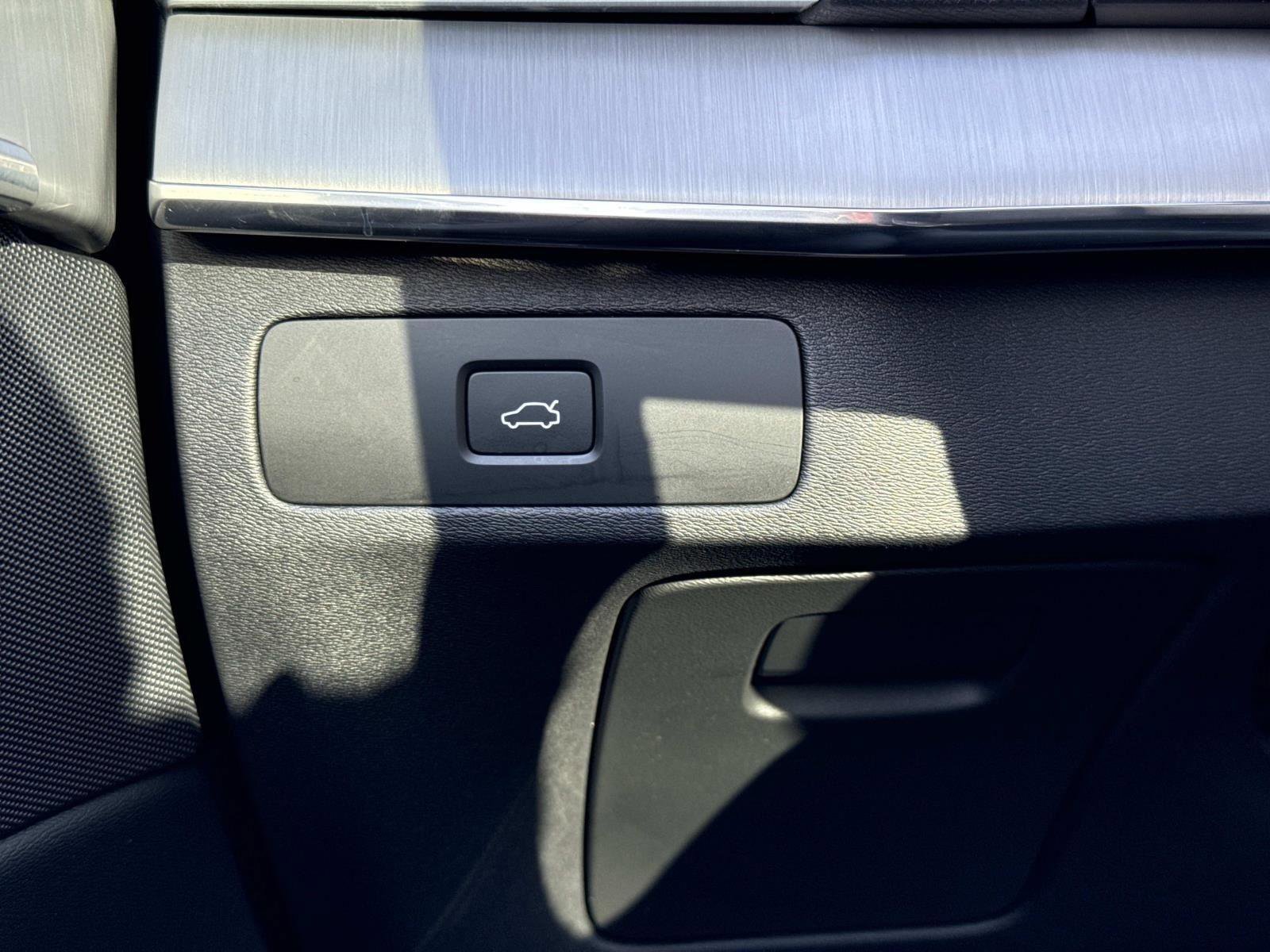 Used 2023 Volvo XC90 B5 Core w/ Protection Package Premier image 13