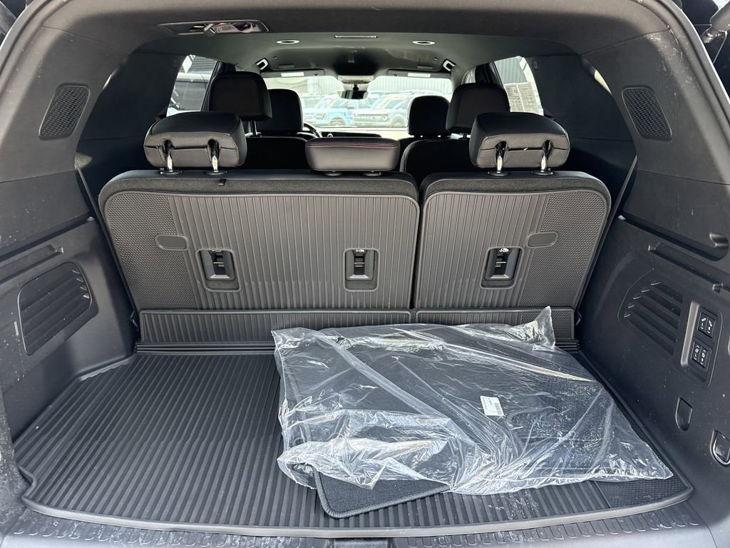 Used 2026 Chevrolet Traverse RS w/ LPO, Floor Liner Package FWD image 18