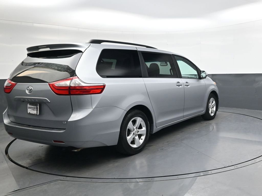 Used 2015 Toyota Sienna LE image 4