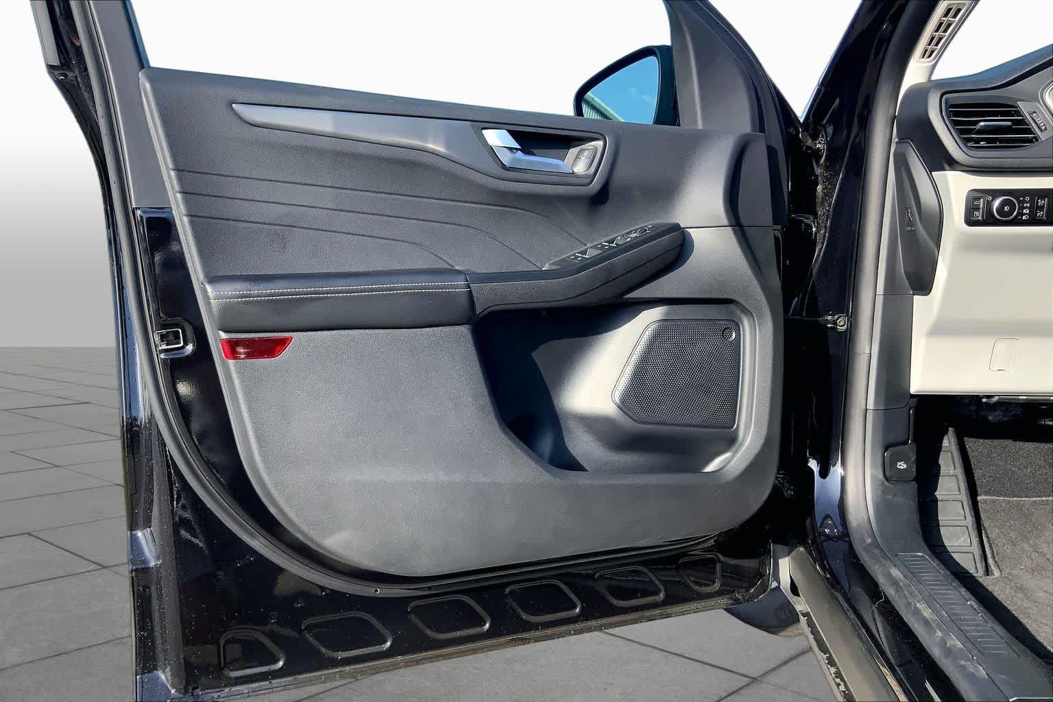Used 2025 Ford Escape SE FWD image 44