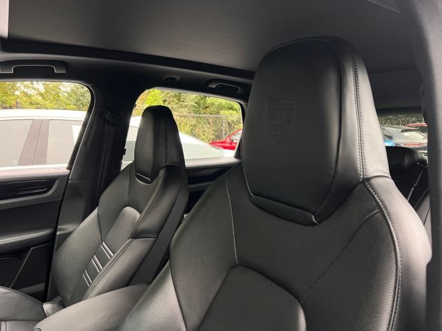 Used 2023 Porsche Cayenne AWD/4WD image 15