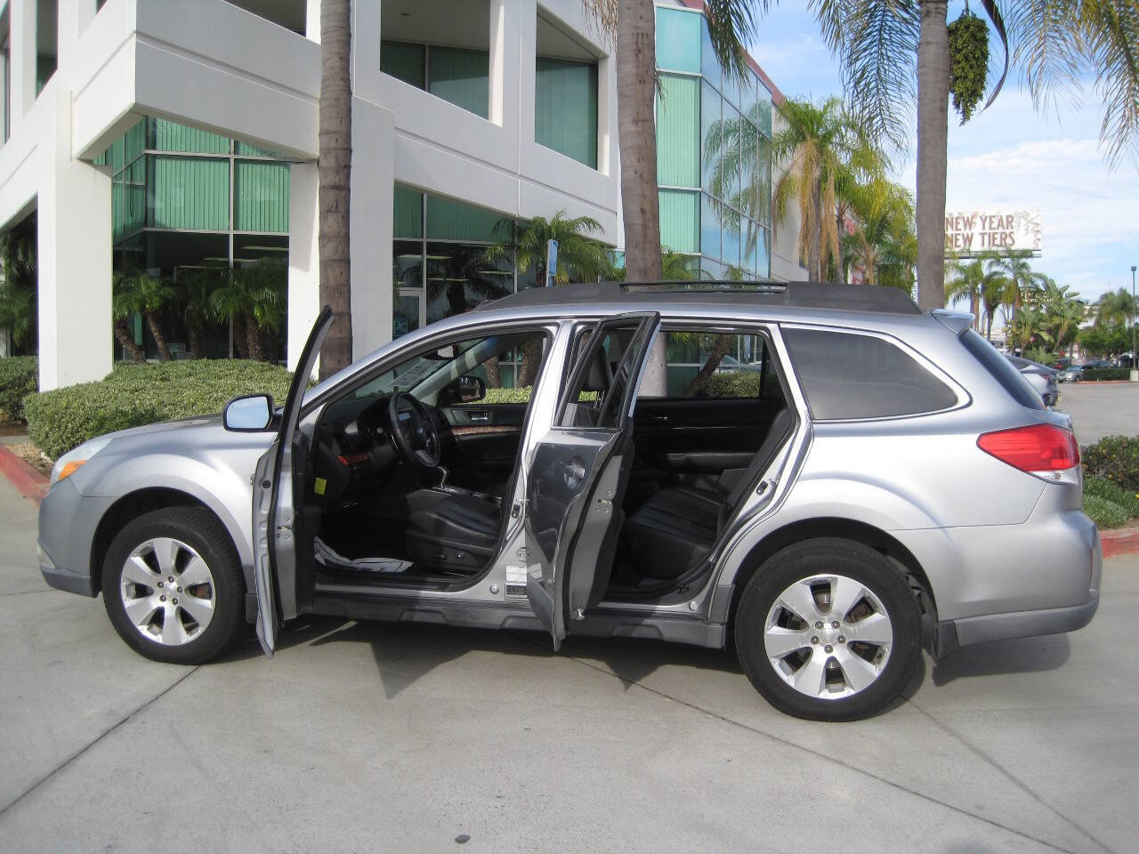 Used 2011 Subaru Outback 3.6R Limited image 18