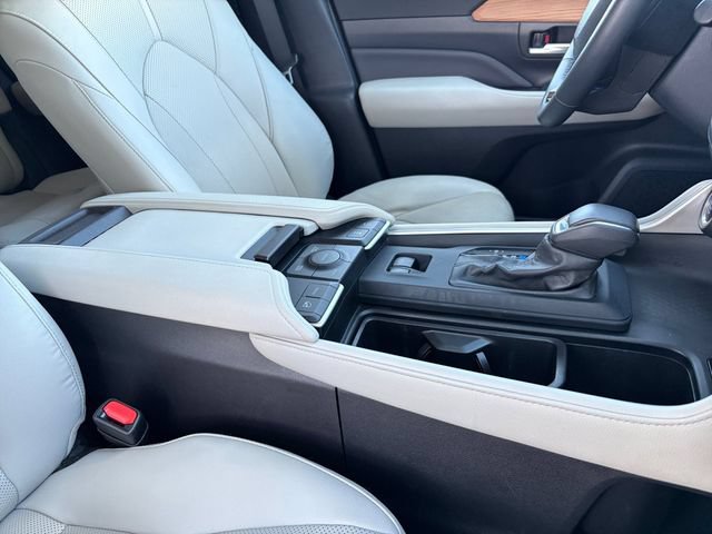 Used 2024 Toyota Grand Highlander AWD image 15
