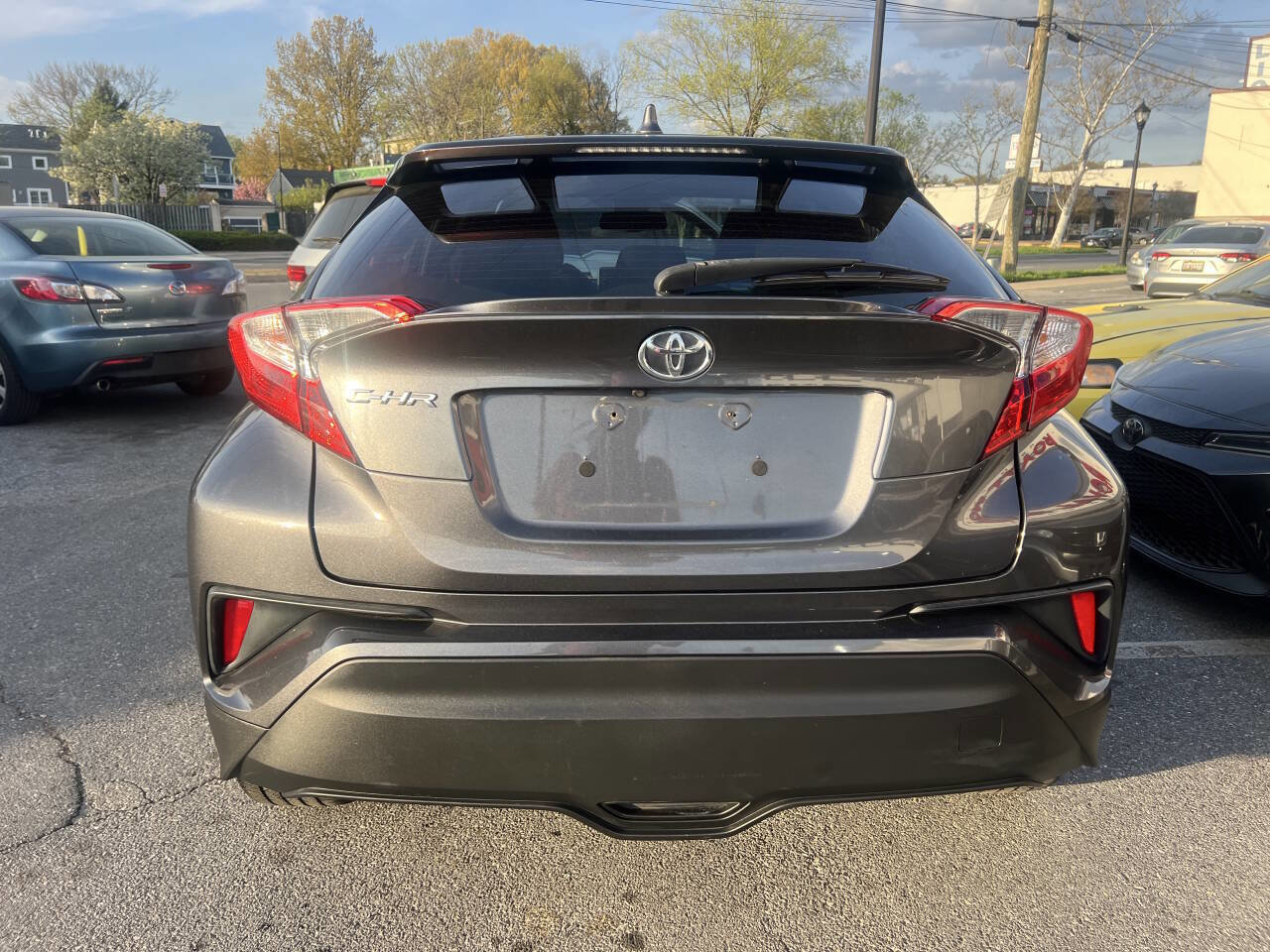 Used 2019 Toyota C-HR XLE image 3