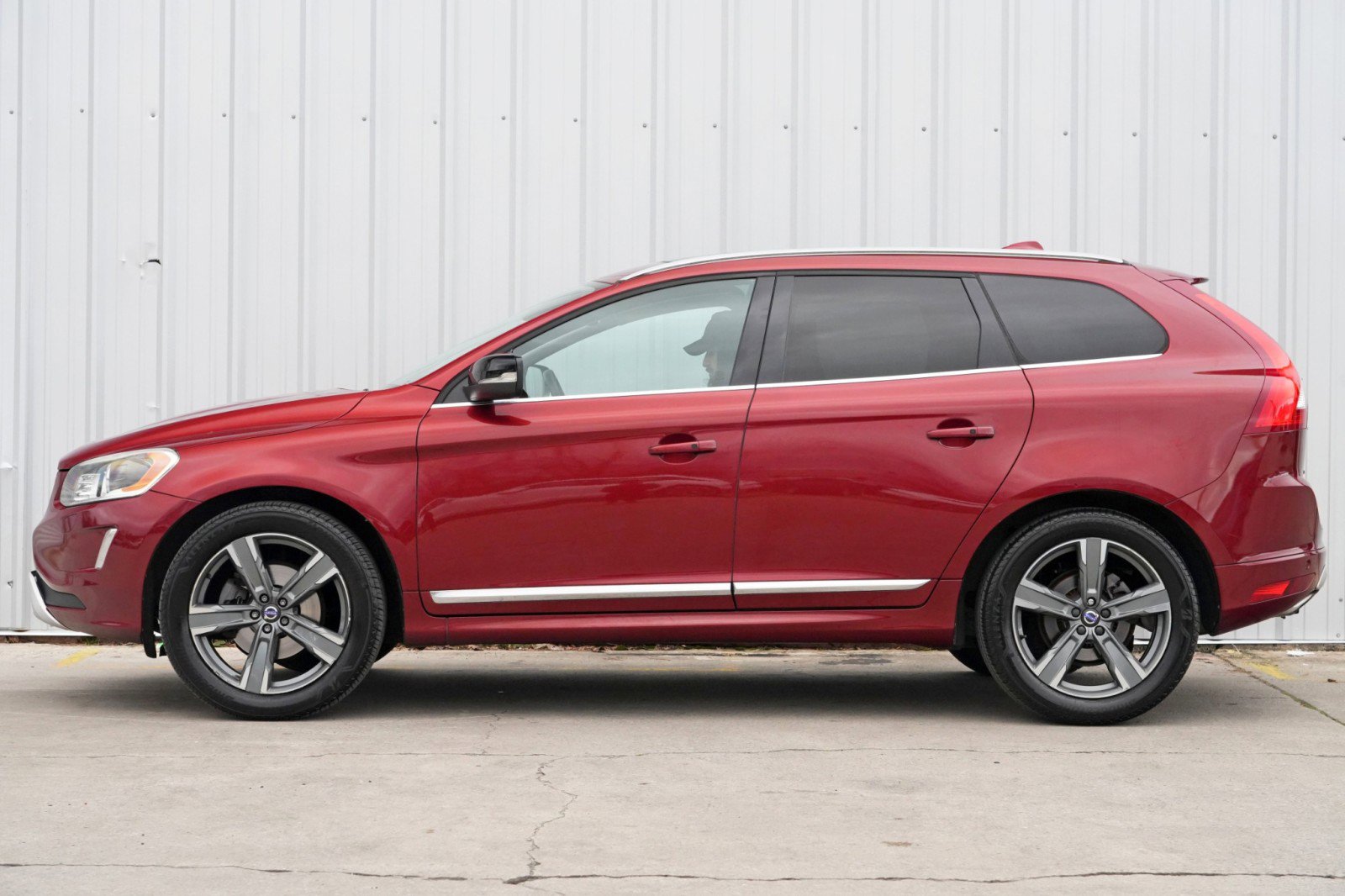 Used 2017 Volvo XC60 T5 Dynamic w/ Preferred Option Package image 8