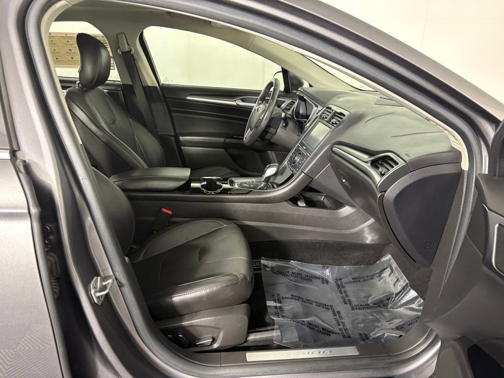 Used 2014 Ford Fusion Titanium FWD image 32