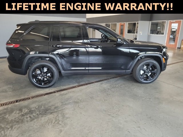 New 2025 Jeep Grand Cherokee Limited w/ Black Appearance Package image 11