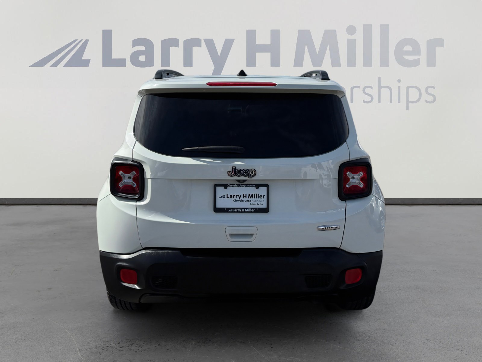Used 2018 Jeep Renegade Latitude FWD image 4