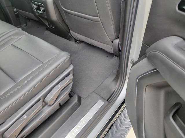 Used 2025 Chevrolet Suburban Z71 AWD/4WD image 14