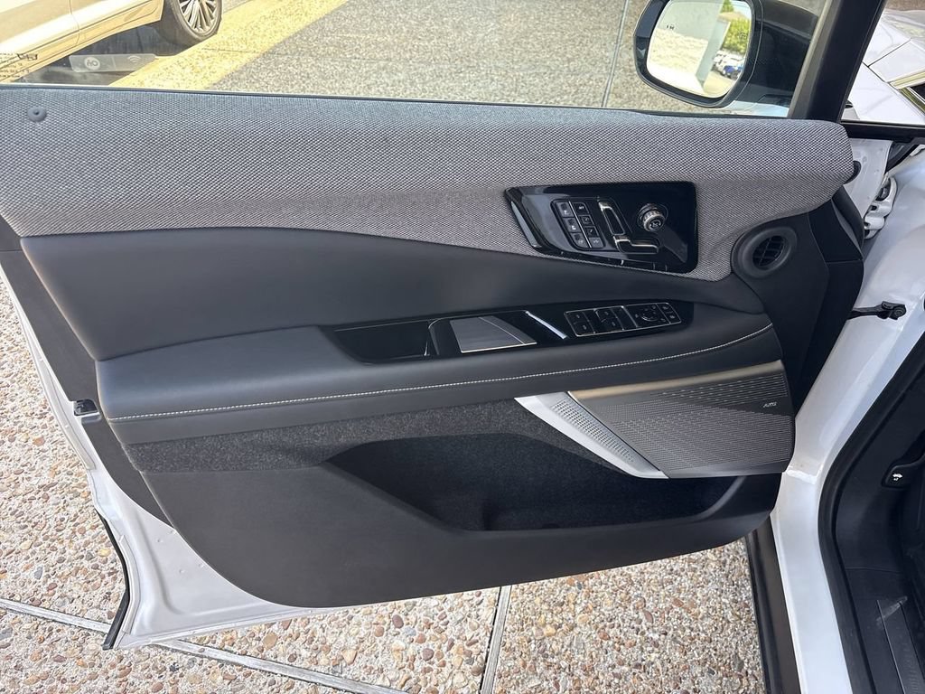 Certified 2025 Cadillac Optiq Luxury 2 w/ LPO, Floor Liner Package AWD/4WD image 22