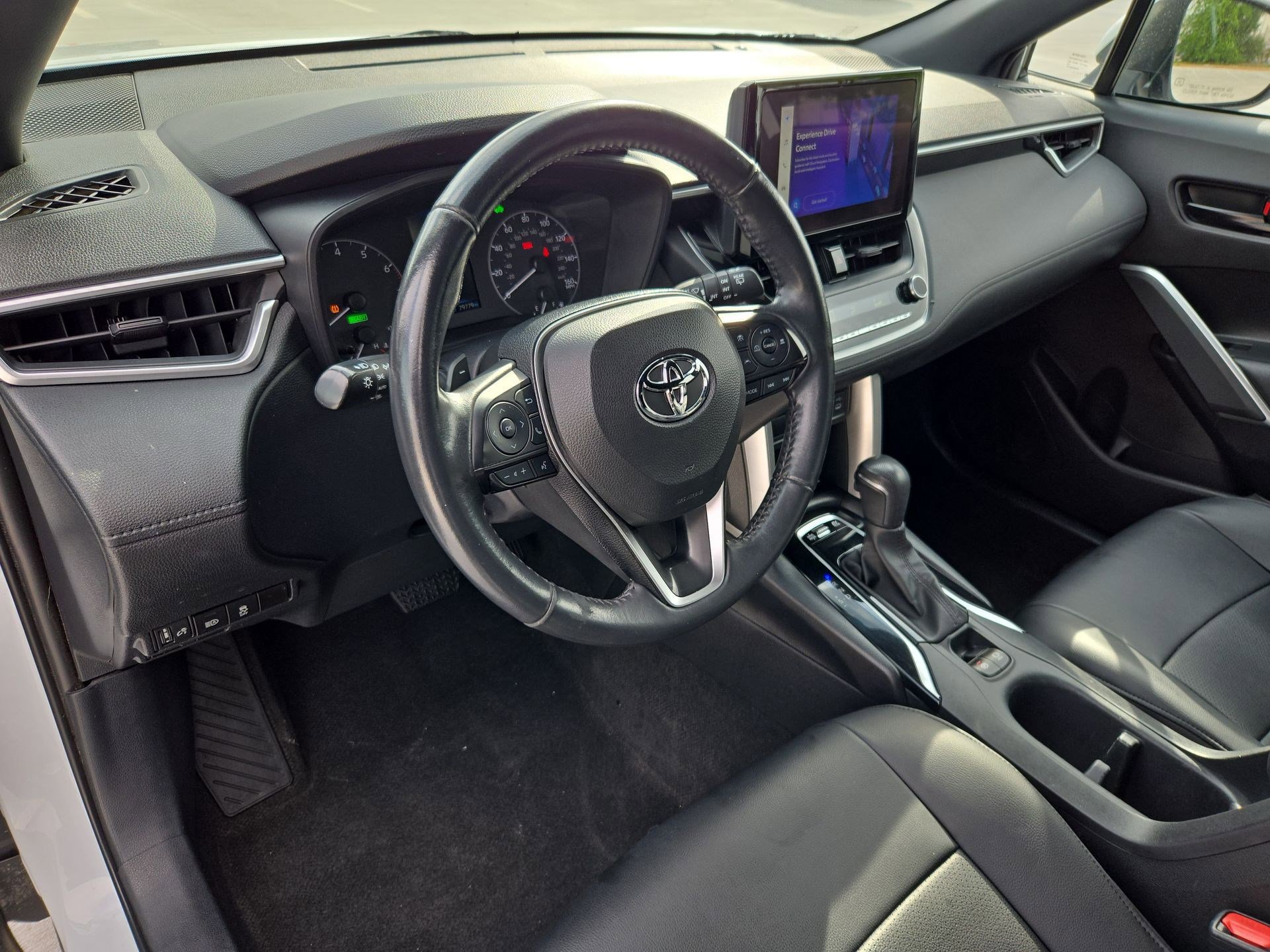 Used 2023 Toyota Corolla Cross S AWD/4WD image 12