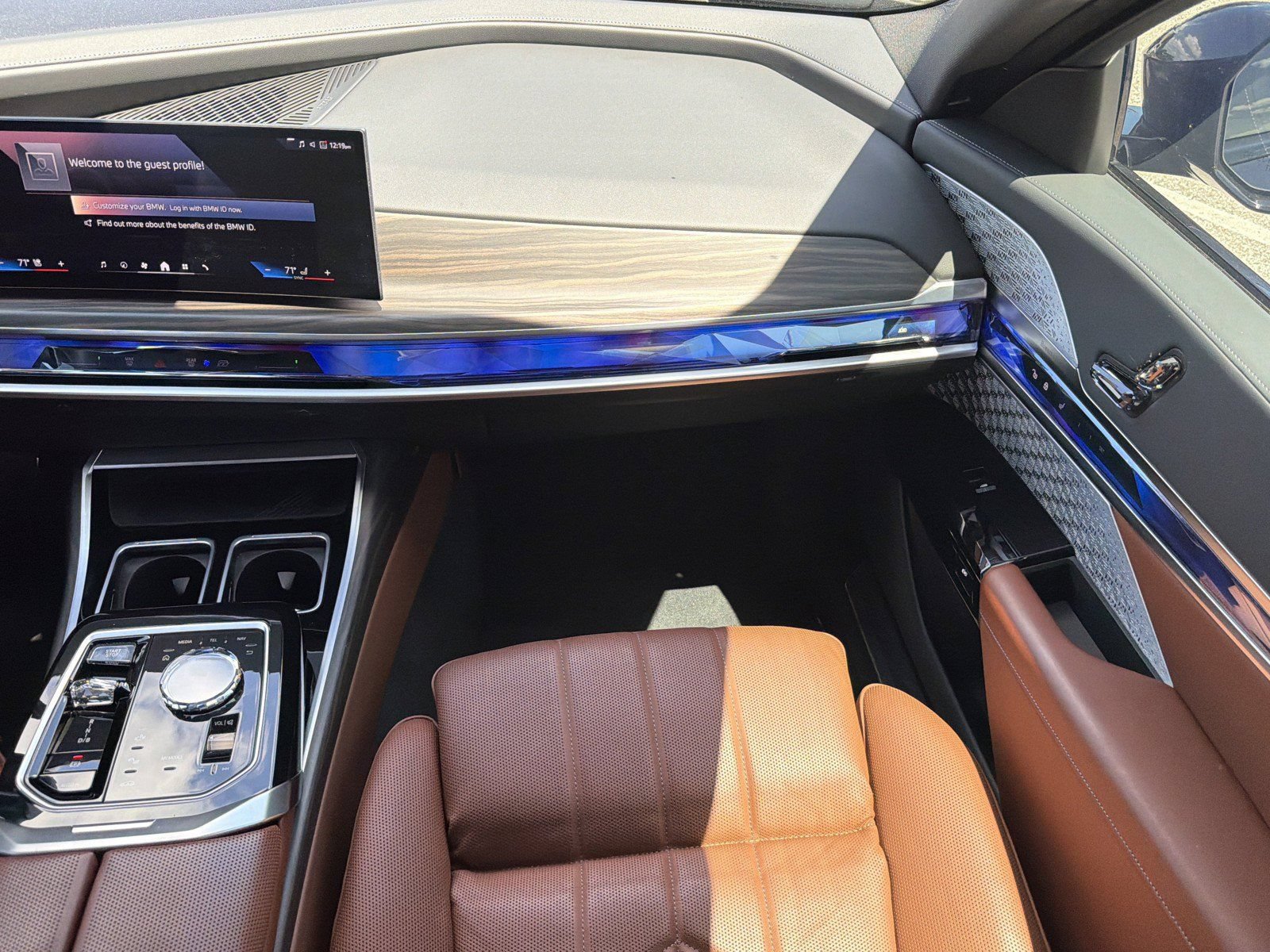 Certified 2024 BMW i7 xDrive60 w/ Executive Package AWD/4WD image 17