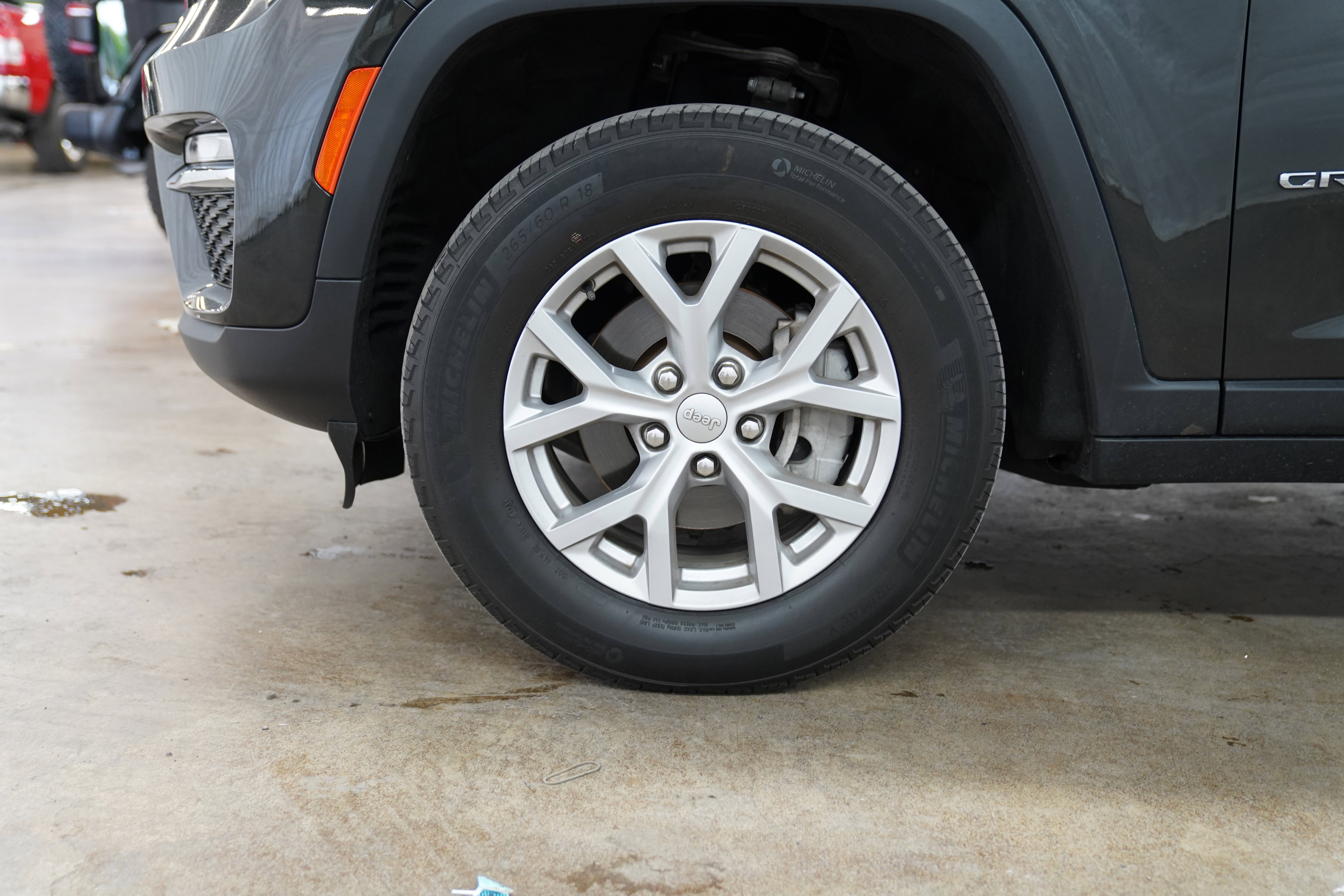 Used 2023 Jeep Grand Cherokee Limited AWD/4WD image 12