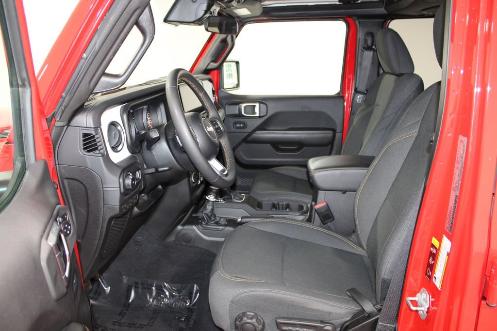 Used 2025 Jeep Wrangler Unlimited Sahara AWD/4WD image 22