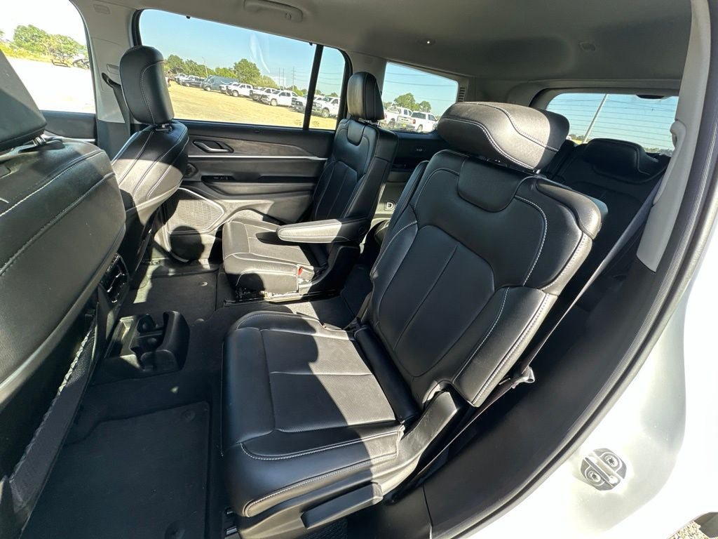 Used 2023 Jeep Grand Cherokee L Limited w/ Luxury Tech Group II AWD/4WD image 19