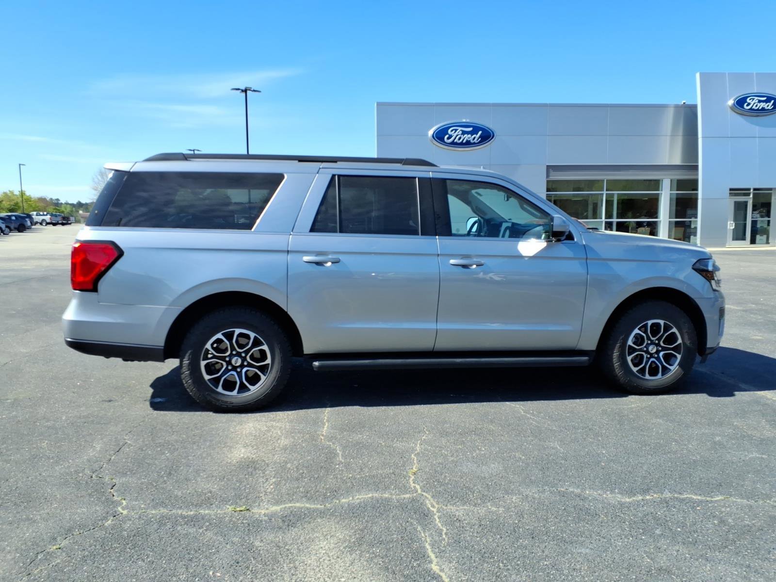 Used 2024 Ford Expedition Max XLT RWD image 27