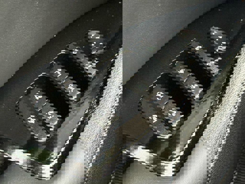 Used 2023 Kia Sportage SX image 17