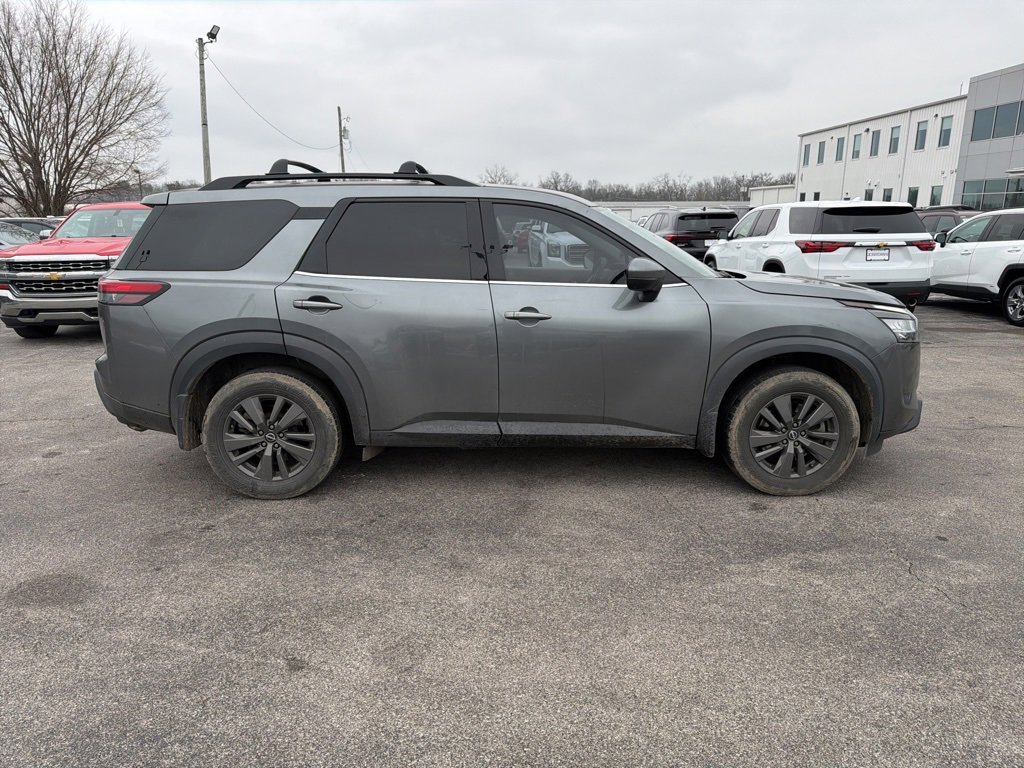 Used 2022 Nissan Pathfinder SV w/ SV Black Package image 4