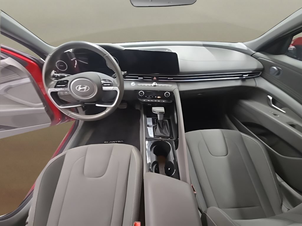 Used 2025 Hyundai Elantra SEL FWD image 28