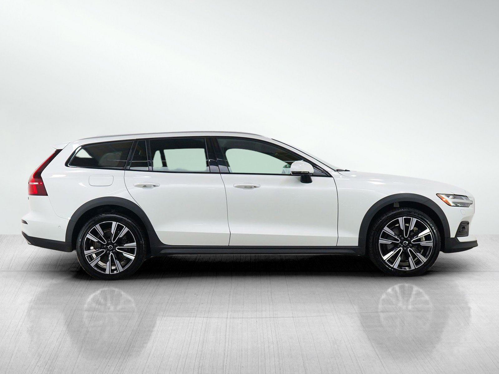 Used 2020 Volvo V60 T5 Cross Country AWD/4WD image 6
