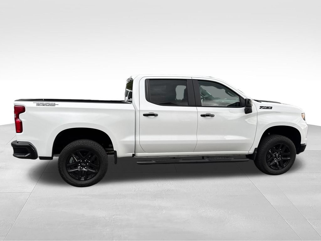 Used 2025 Chevrolet Silverado 1500 LT Trail Boss w/ Dark Appearance Package AWD/4WD image 3