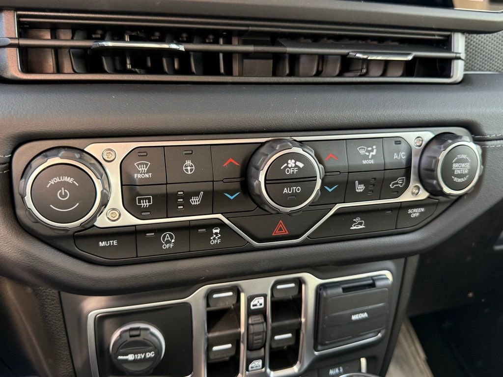 New 2025 Jeep Gladiator Rubicon w/ Convenience Group image 16