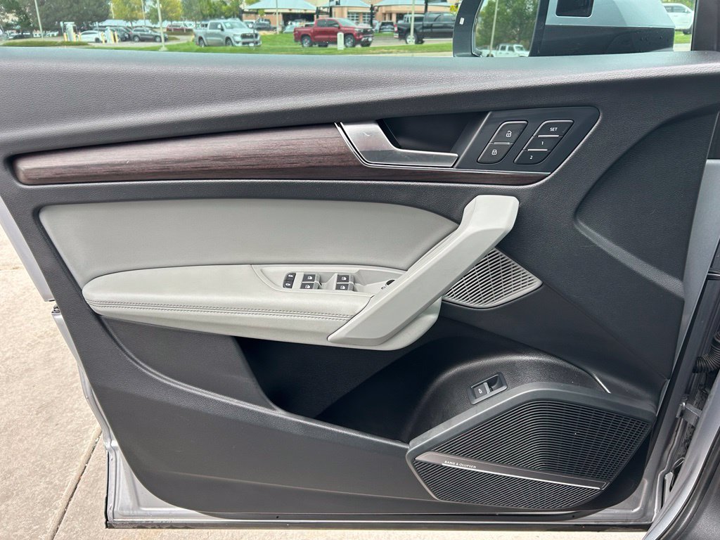 Used 2022 Audi Q5 2.0T Premium Plus w/ Premium Plus Package AWD/4WD image 11