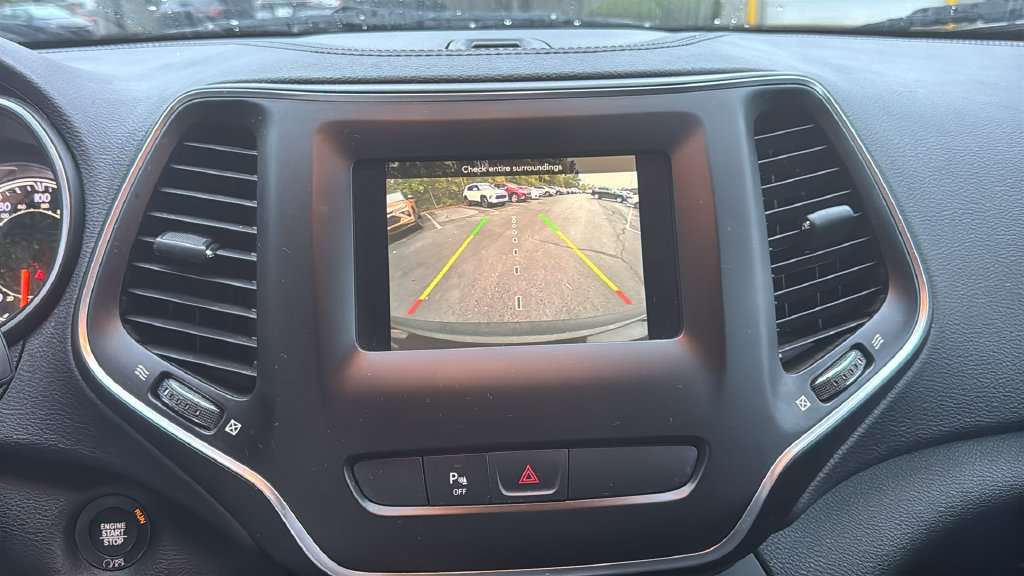 Used 2019 Jeep Cherokee Latitude Plus w/ Cold Weather Group AWD/4WD image 23