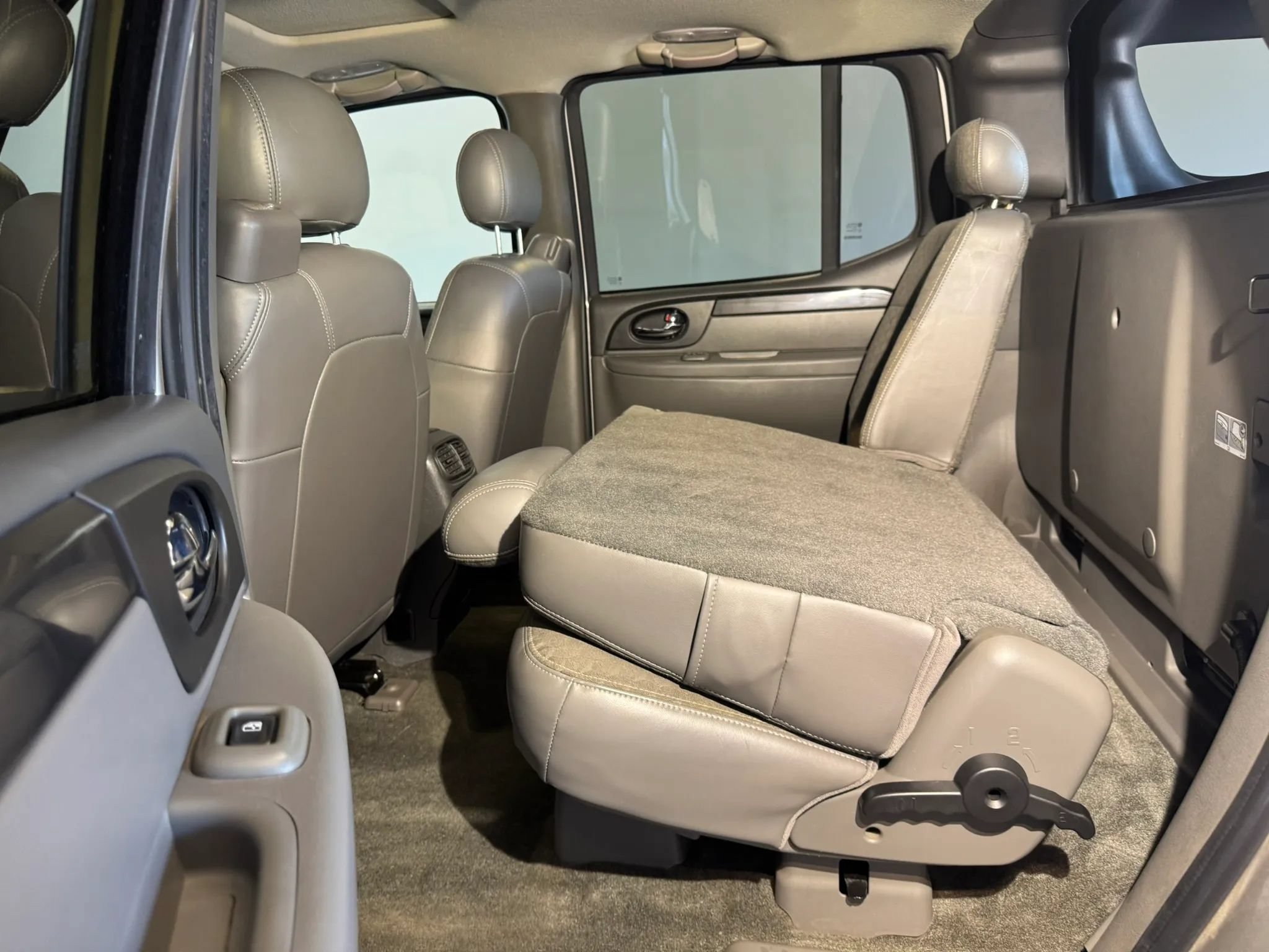 Used 2004 GMC Envoy XUV SLE w/ 1SB Preferred Equipment Group AWD/4WD image 26