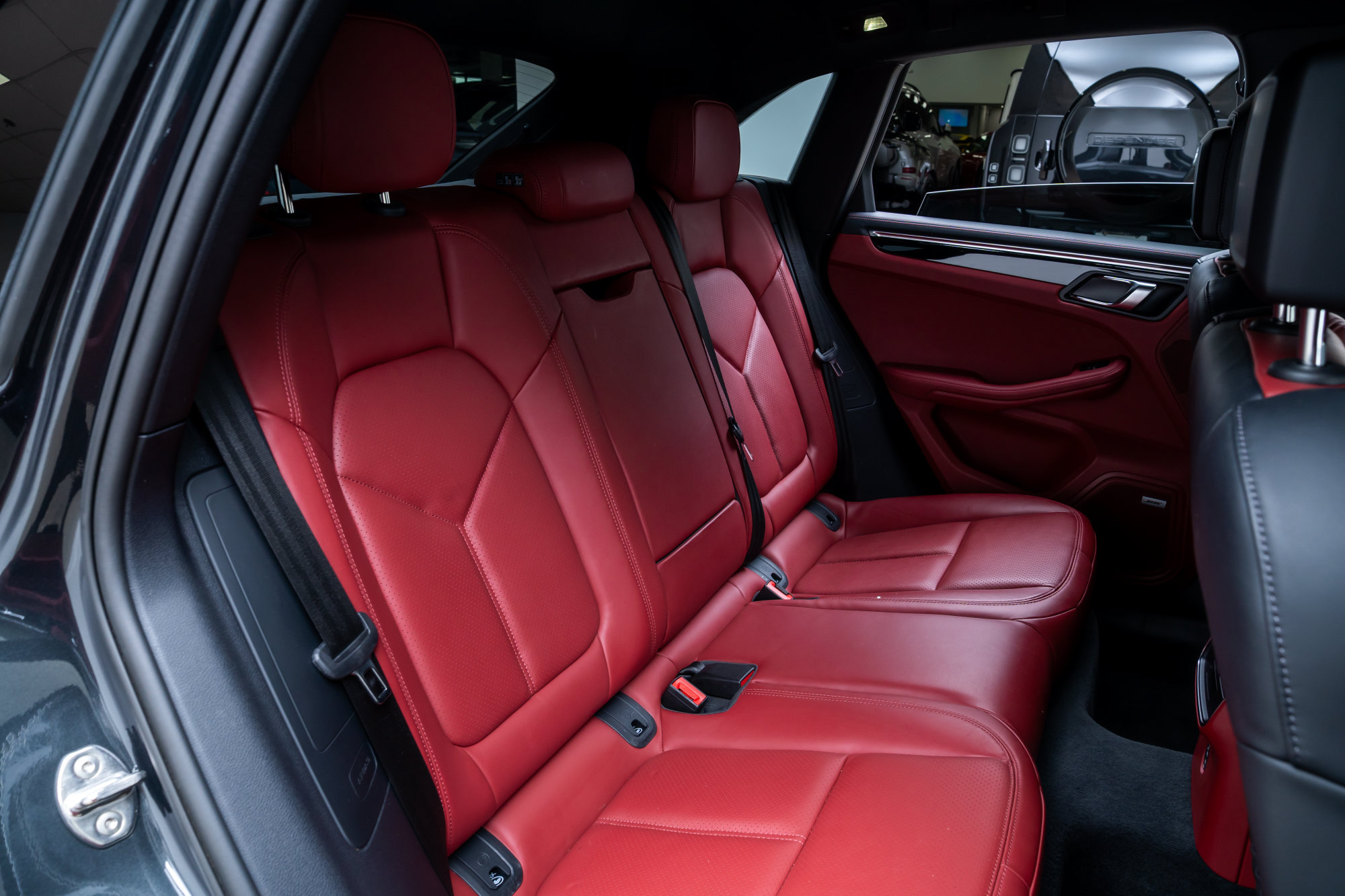 Used 2024 Porsche Macan S AWD/4WD image 24