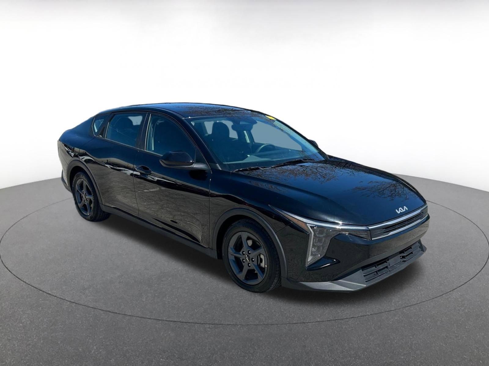 Used 2025 Kia K4 LXS image 1