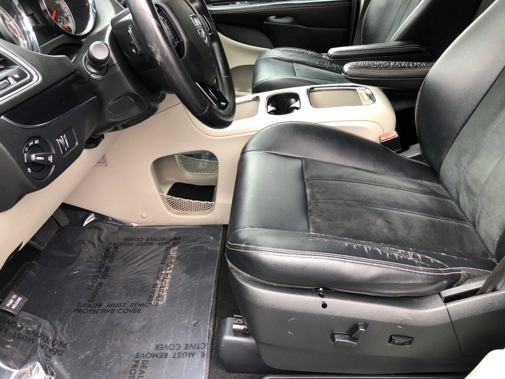 Used 2017 Dodge Grand Caravan SXT image 18