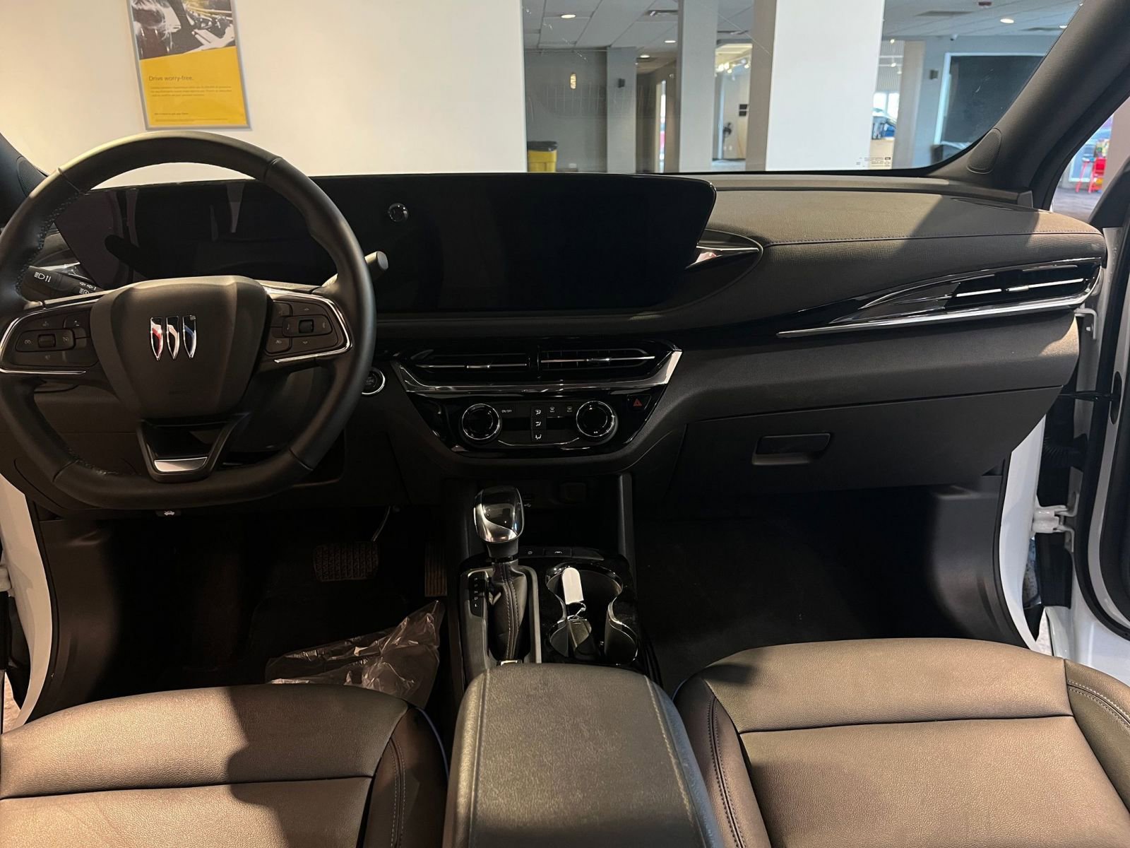 Used 2025 Buick Envista Sport Touring image 34