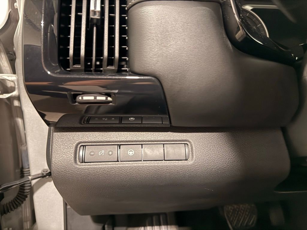 Used 2023 Nissan Pathfinder SV image 15