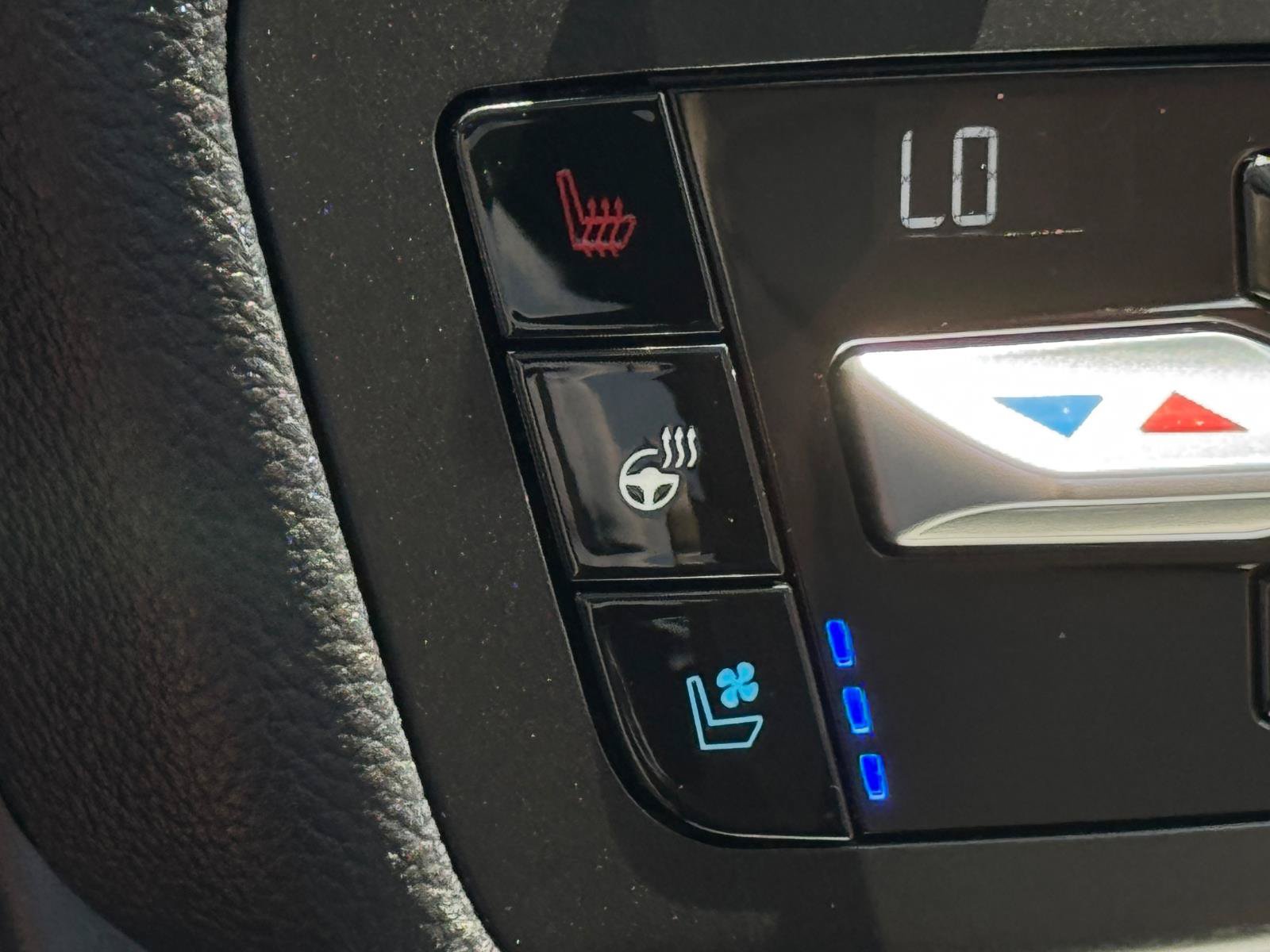 Used 2020 Ford Explorer Limited AWD/4WD image 17
