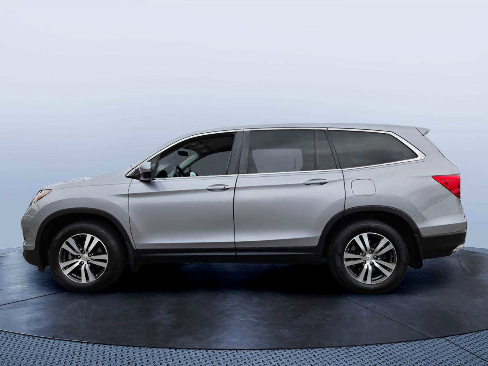Used 2017 Honda Pilot EX image 3