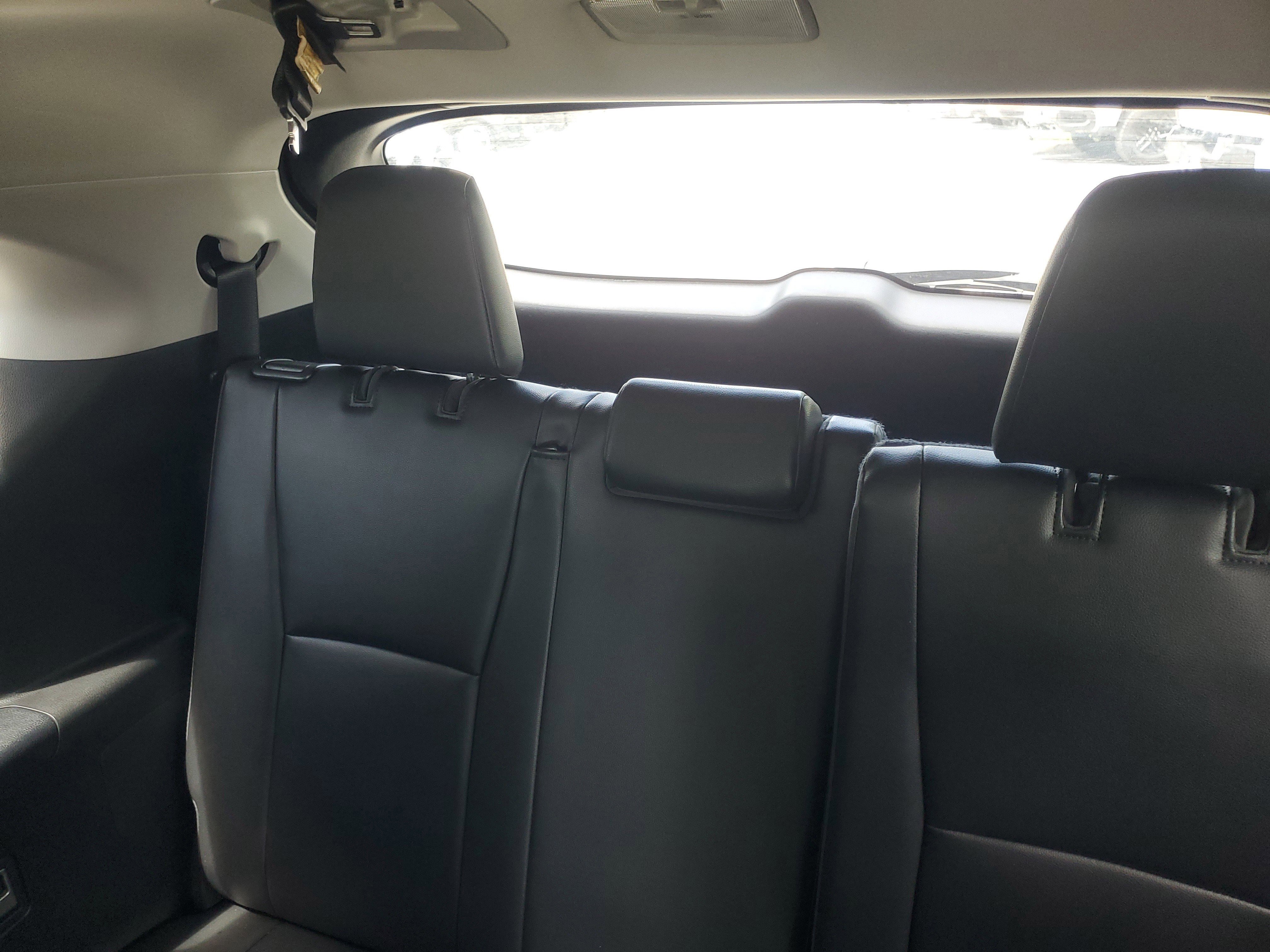 Used 2022 Toyota Highlander XLE AWD/4WD image 15