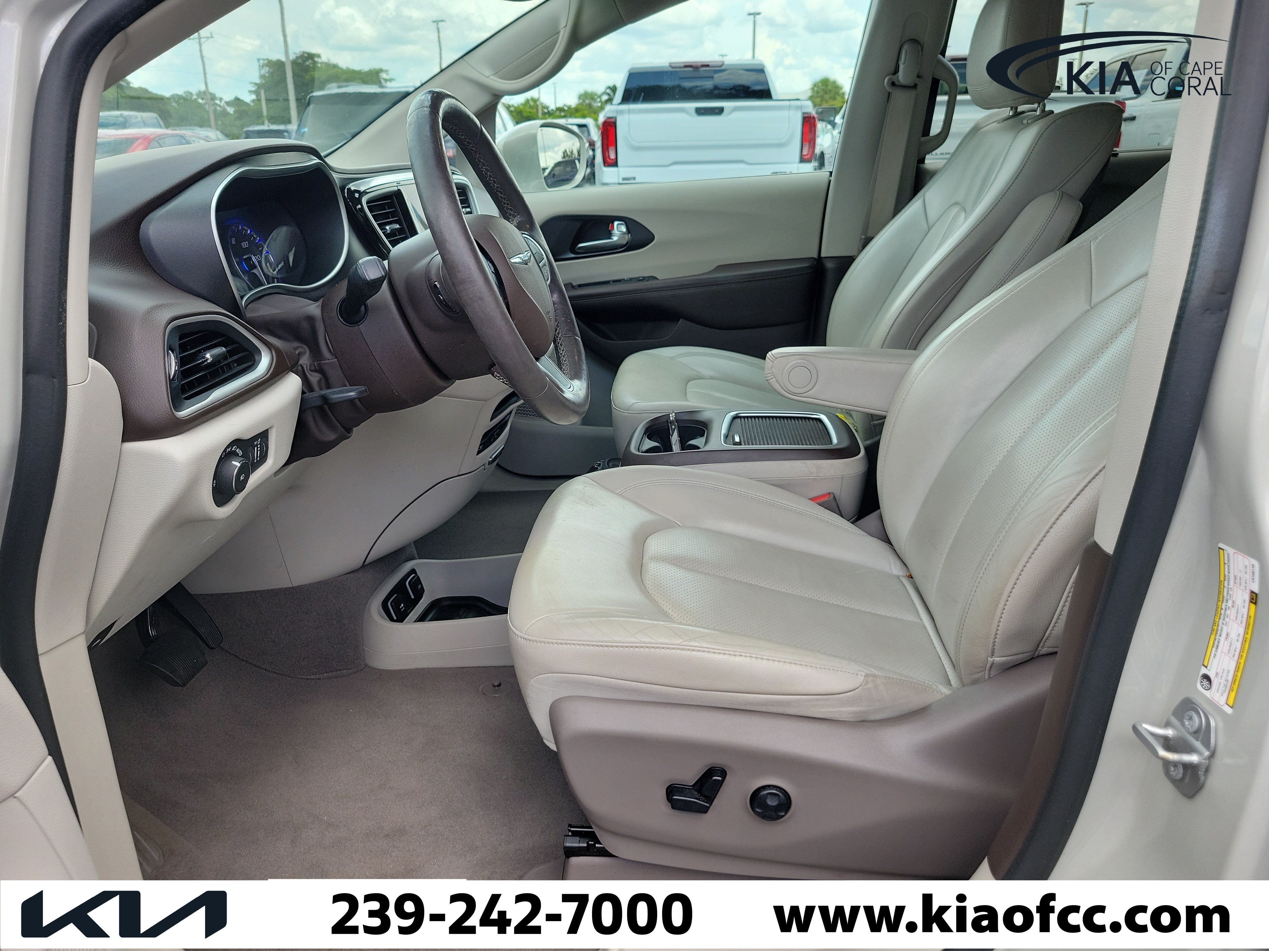 Used 2020 Chrysler Pacifica Touring-L Plus FWD image 22