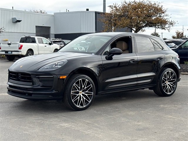 Used 2023 Porsche Macan Turbo image 2