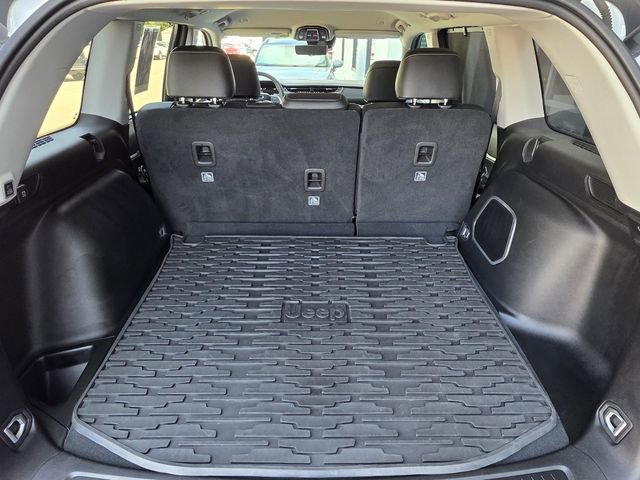 Used 2024 Jeep Grand Cherokee Limited w/ Luxury Tech Group II RWD image 13