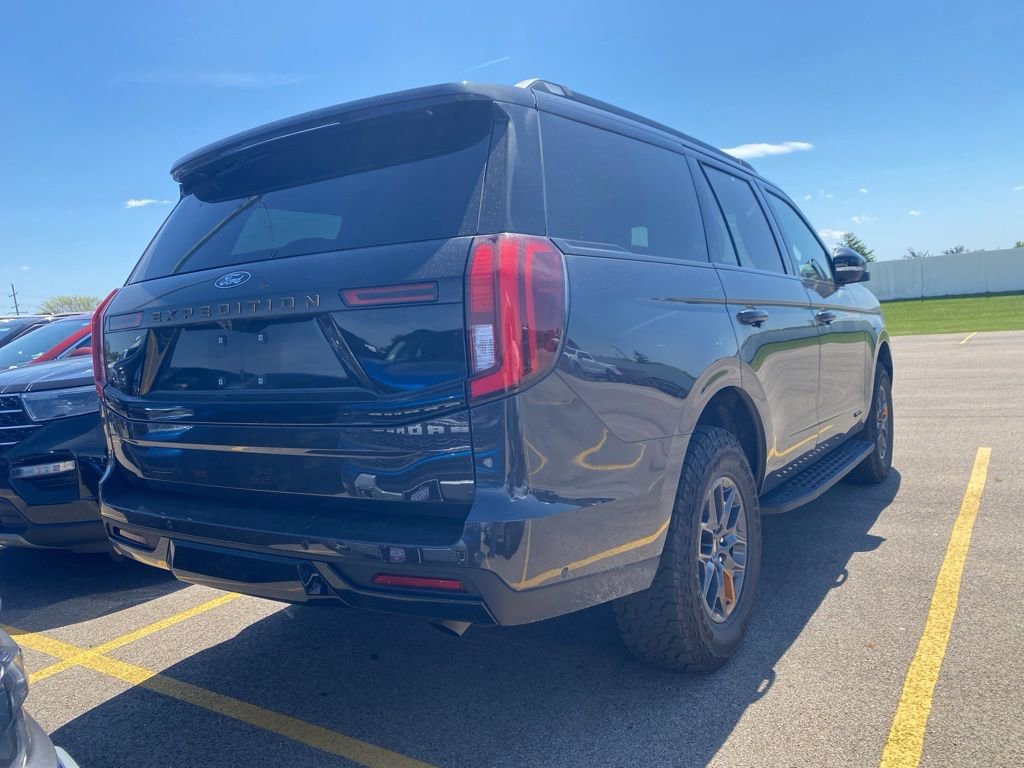 Used 2025 Ford Expedition Tremor AWD/4WD image 10