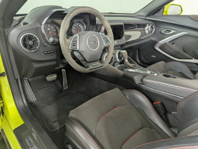 Used 2020 Chevrolet Camaro ZL1 RWD image 23