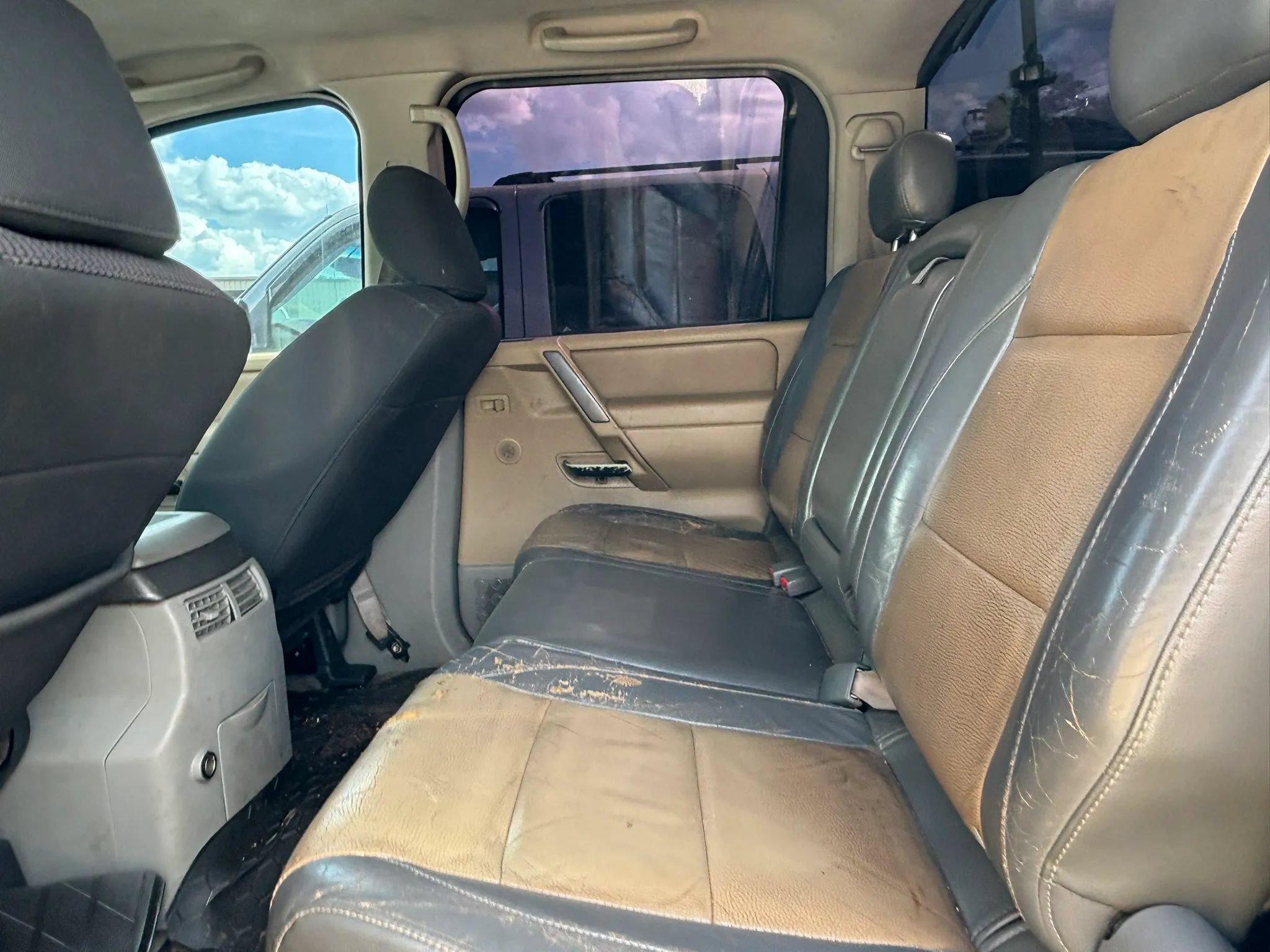Used 2004 Nissan Titan LE w/ (Tow) Big Tow Pkg AWD/4WD image 7