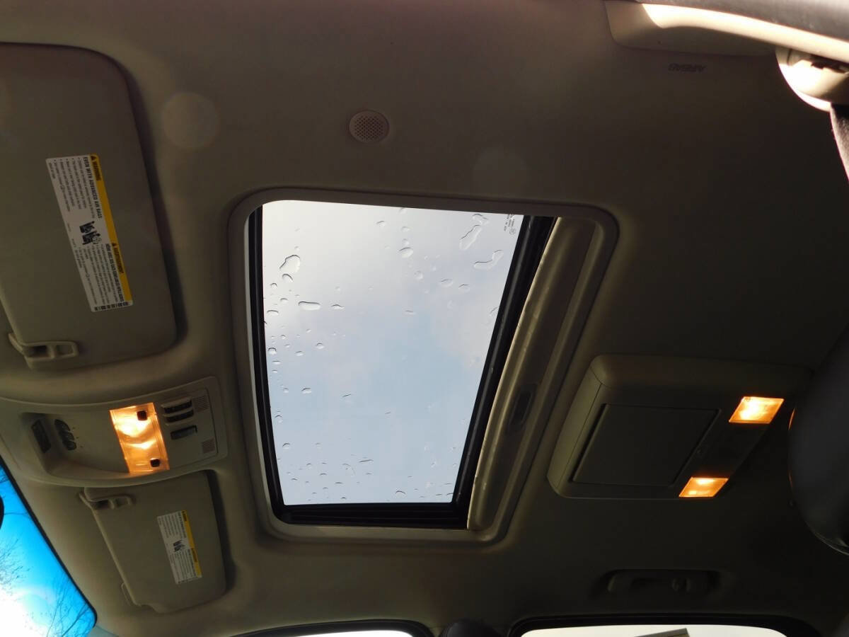 Used 2014 Chevrolet Suburban LTZ image 18