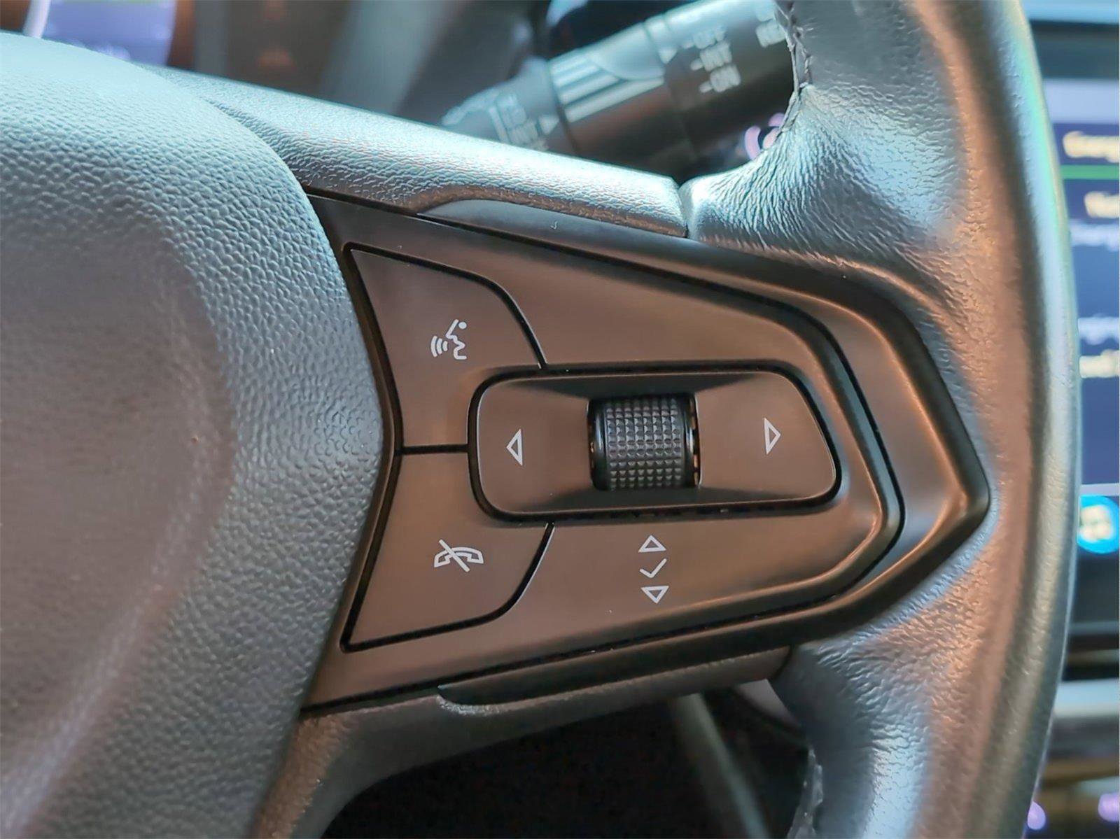 Used 2022 Chevrolet Bolt LT w/ Infotainment Package image 27