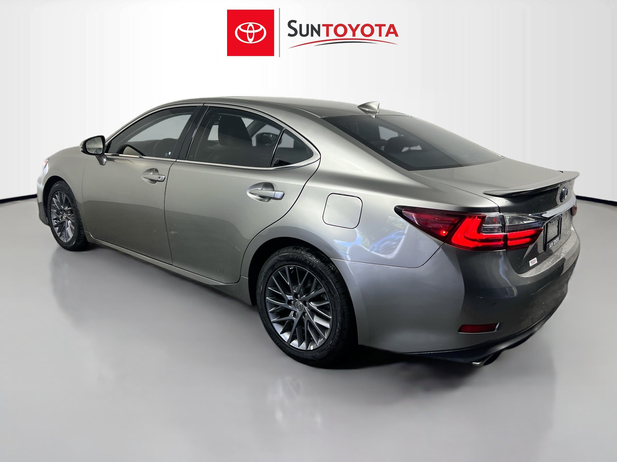 Used 2018 Lexus ES 350 w/ Premier Package FWD image 6