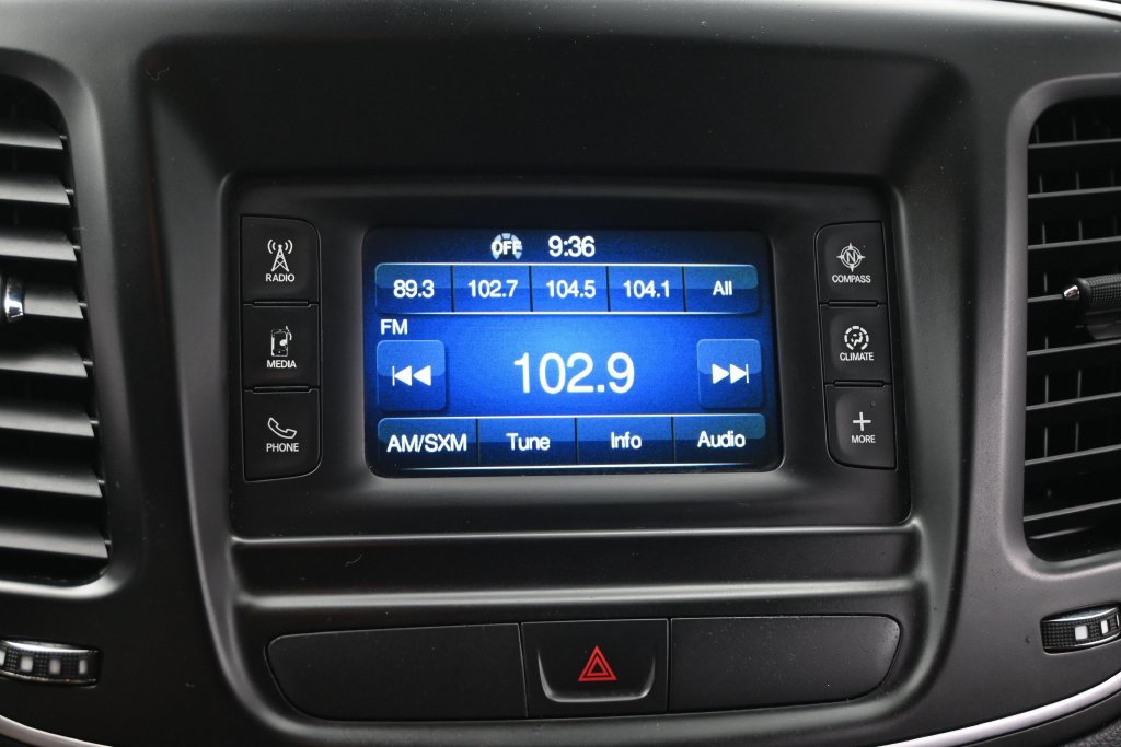 Used 2015 Chrysler 200 Limited w/ Convenience Group FWD image 28