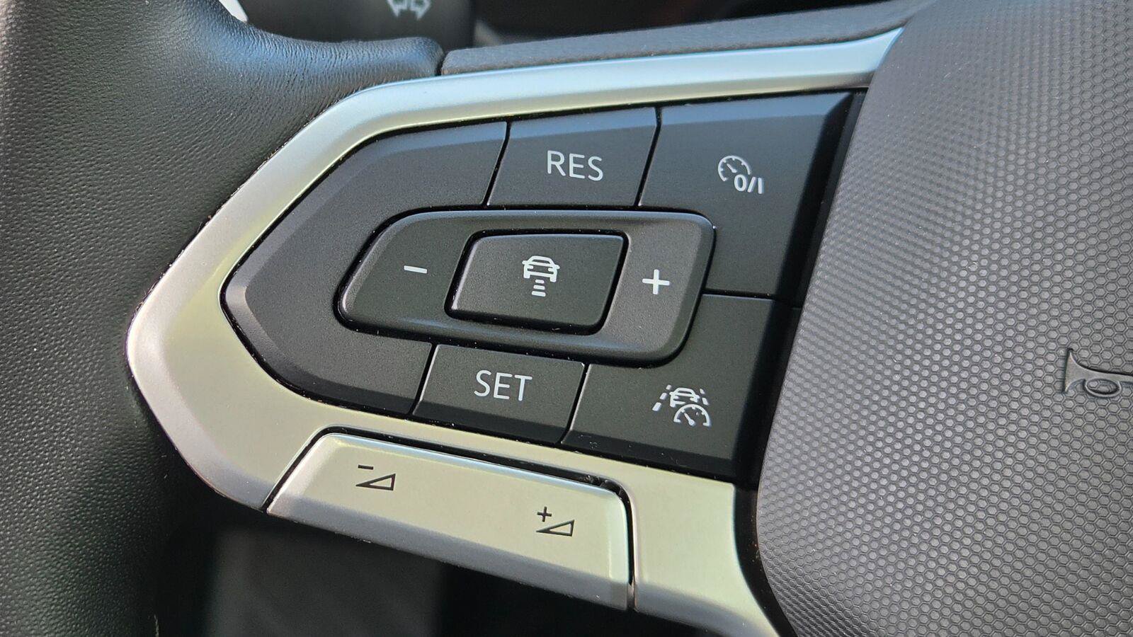 Certified 2023 Volkswagen Jetta SEL FWD image 28